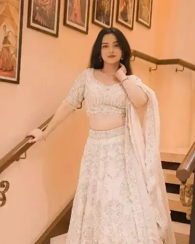 Escort Ratia
